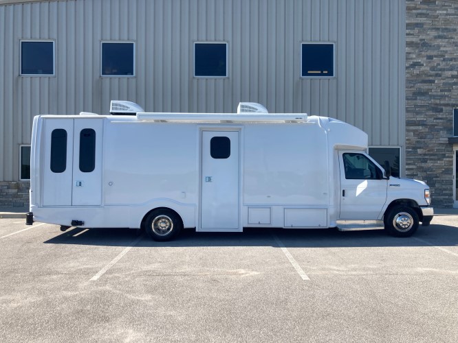Two Exam Room & Lab Mobile Clinic ADA Picture 2b