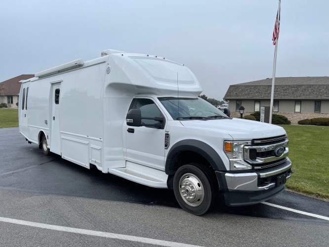 Two Room Mobile Dental Unit with Wheelchair Lift Picture
